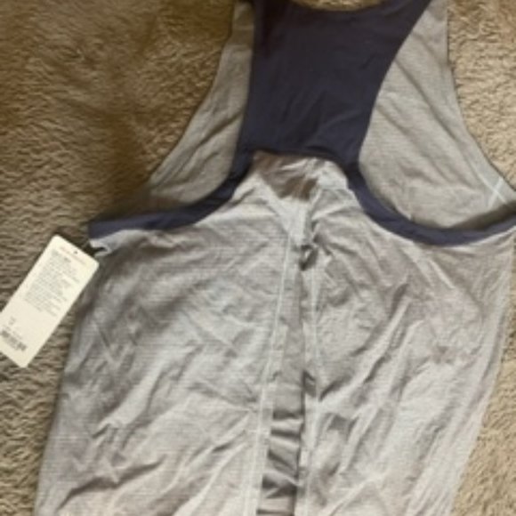 Clip - in - Tank NWT Lululemon - Picture 6 of 6